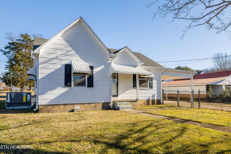 9 Lee St, Niota, TN 37826