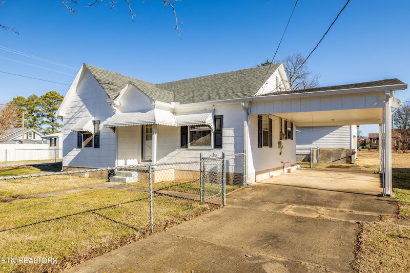 9 Lee St, Niota, TN 37826