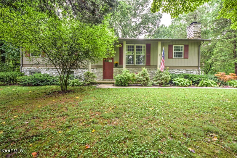90 Reservoir Rd, Norris, TN 37828