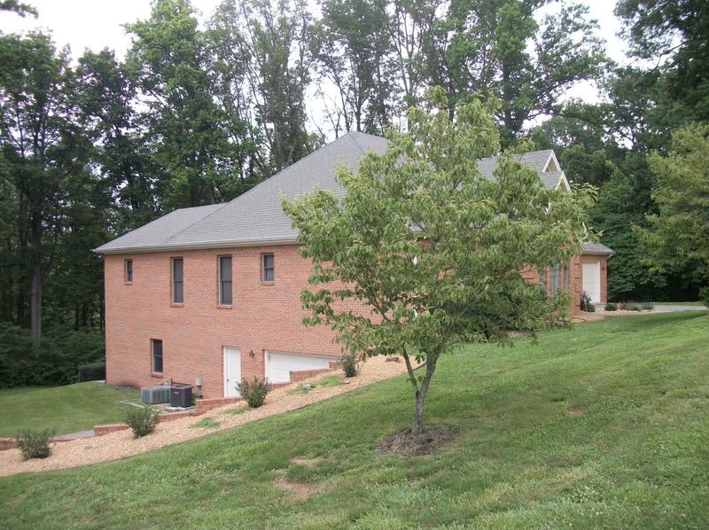 900 E Brentwood Dr, Morristown, TN 37814