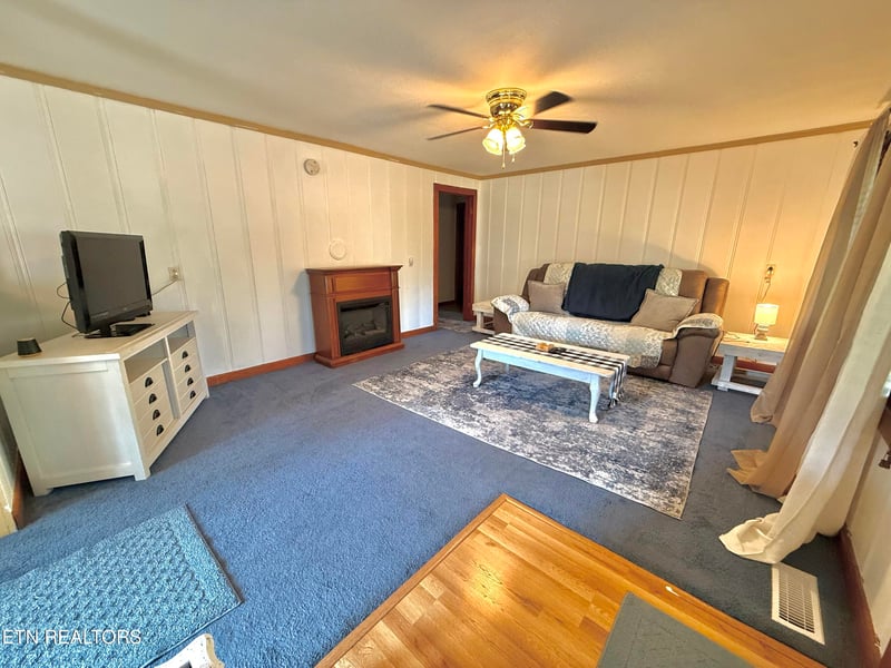 900 E First St, Crossville, TN 38555