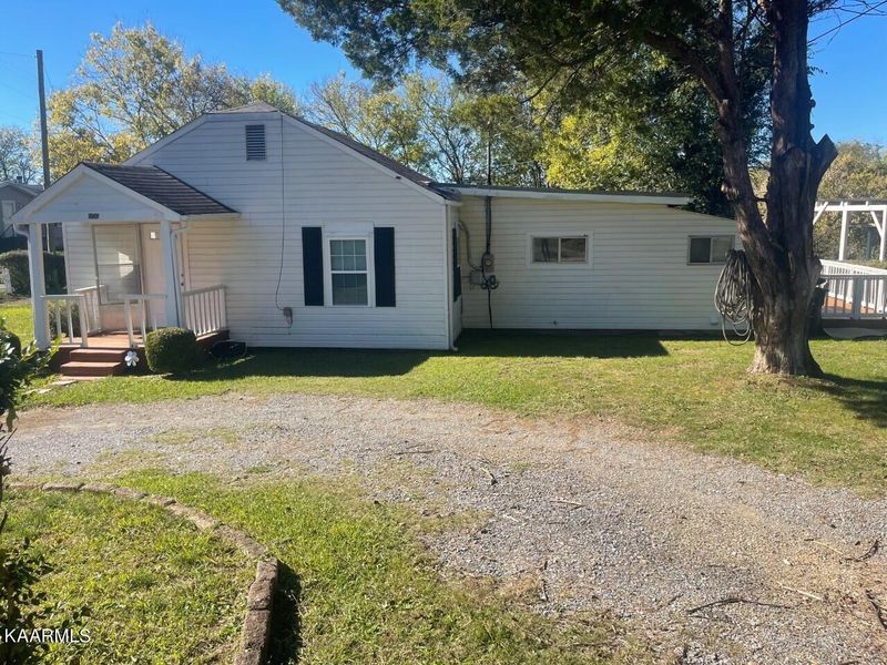 900 Georgia Ave, Athens, TN 37303