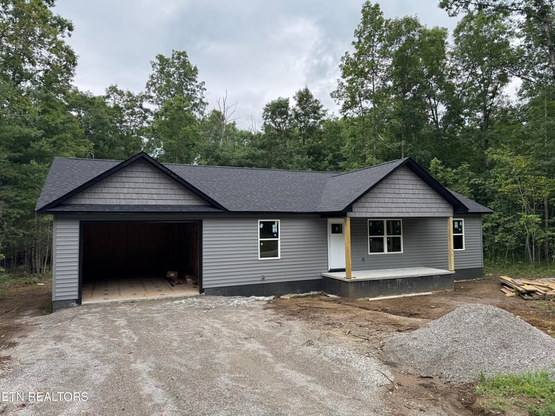900 Paola Dr, Crossville, TN 38572