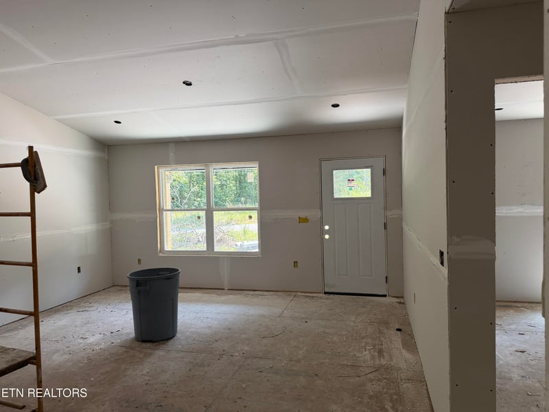 900 Paola Dr, Crossville, TN 38572