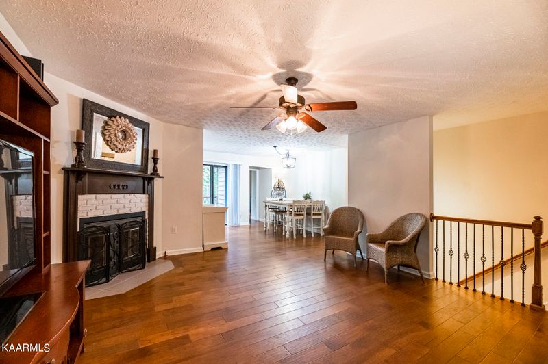 900 Spring View Dr, Lenoir City, TN 37772