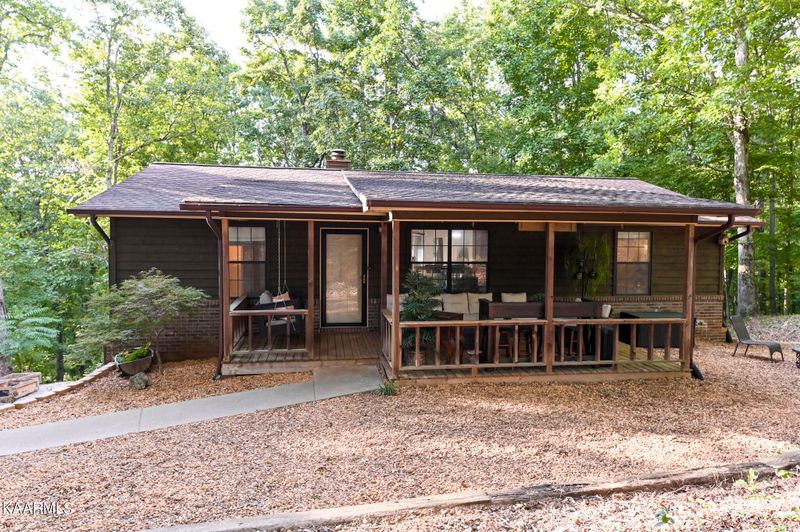 900 Spring View Dr, Lenoir City, TN 37772