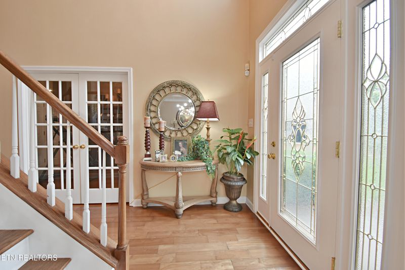9000 Cloverleaf Ln, Knoxville, TN 37922