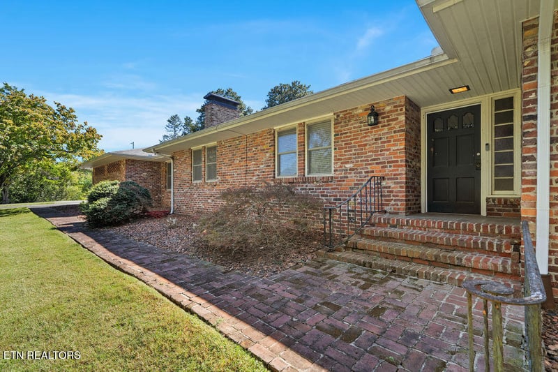 9000 Westland Dr, Knoxville, TN 37922