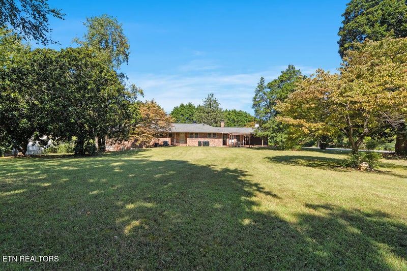 9000 Westland Dr, Knoxville, TN 37922