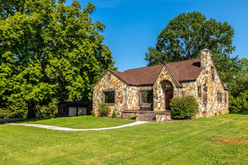 9001 E Emory Rd, Corryton, TN 37721