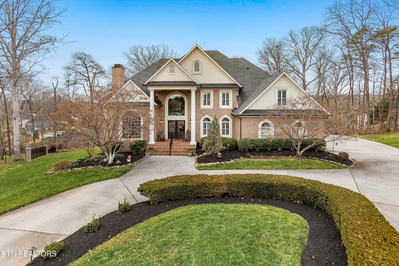 9001 Grey Pointe Dr, Knoxville, TN 37922