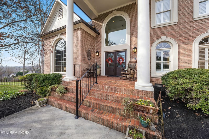 9001 Grey Pointe Dr, Knoxville, TN 37922