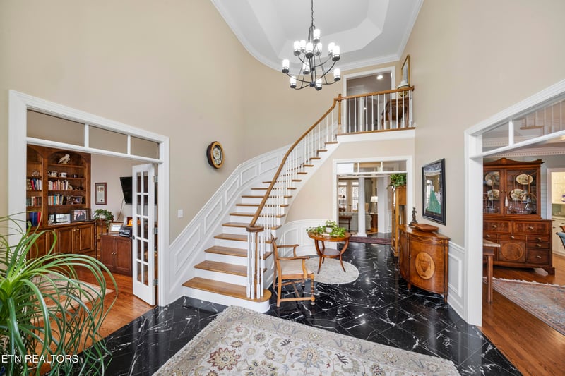 9001 Grey Pointe Dr, Knoxville, TN 37922