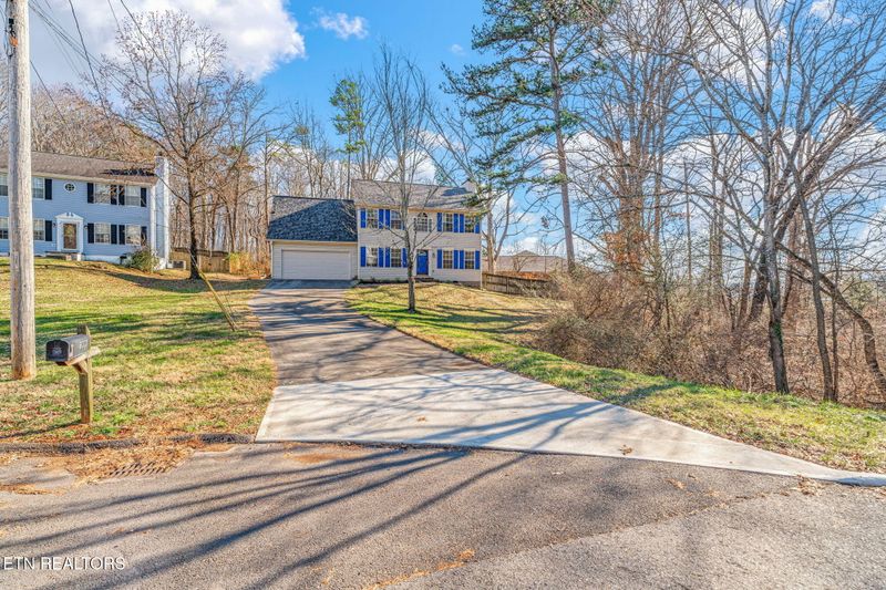 9001 Tall Timber Dr, Knoxville, TN 37931