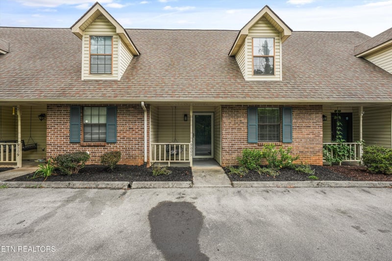 9005 Fountain Brook Ln, Knoxville, TN 37923