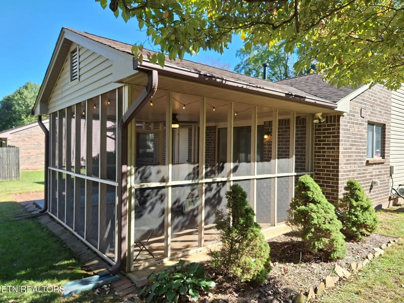 9005 Highbridge Dr, Knoxville, TN 37922