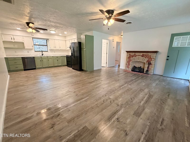 901 Beverly Hills Dr, Sevierville, TN 37862