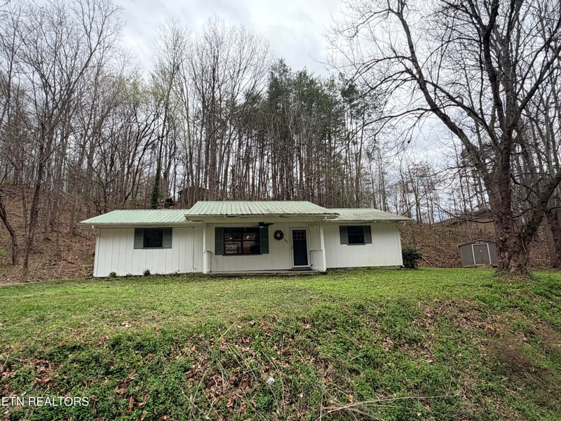 901 Beverly Hills Dr, Sevierville, TN 37862