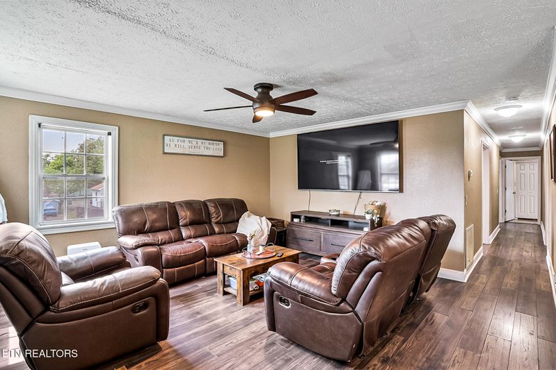 901 E 1st Ave, Lenoir City, TN 37771