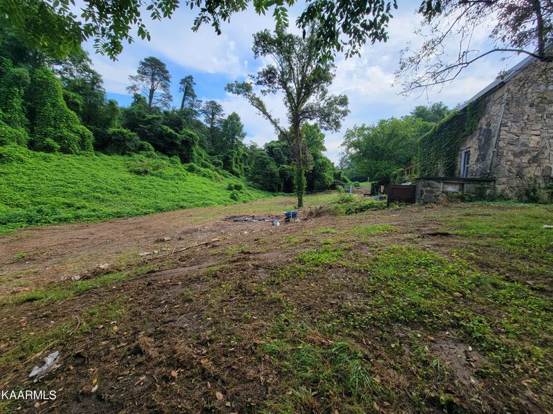 901 E Brushy Valley Dr, Powell, TN 37849