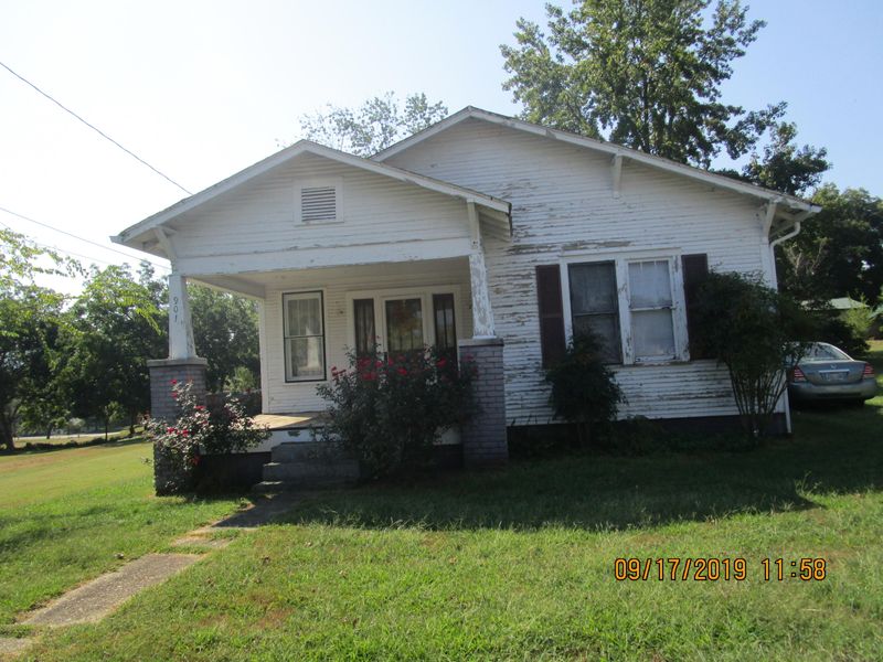 901 Eighth St #901, Etowah, TN 37331