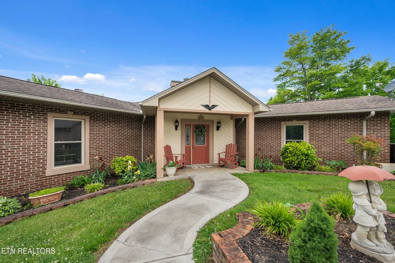 901 Lake Smoky Rd, Sevierville, TN 37876