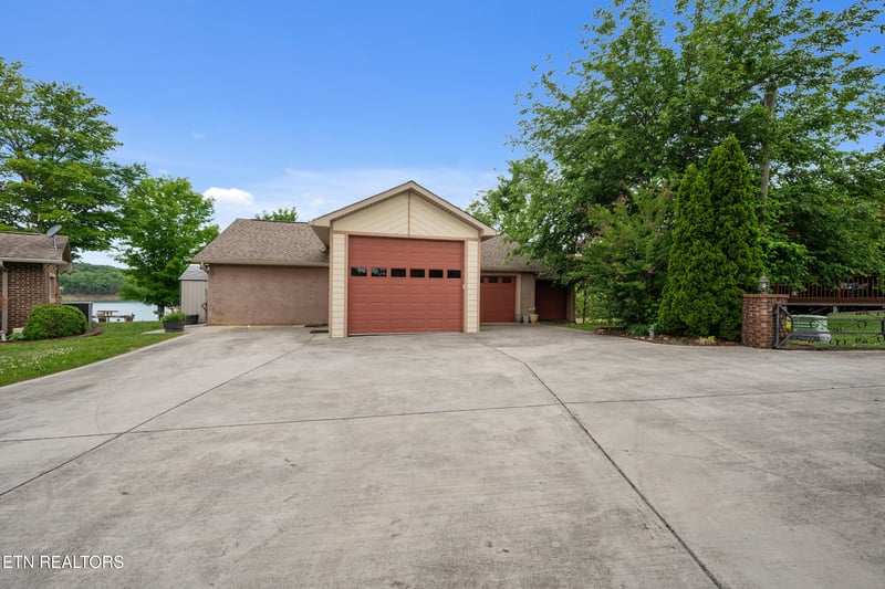 901 Lake Smoky Rd, Sevierville, TN 37876