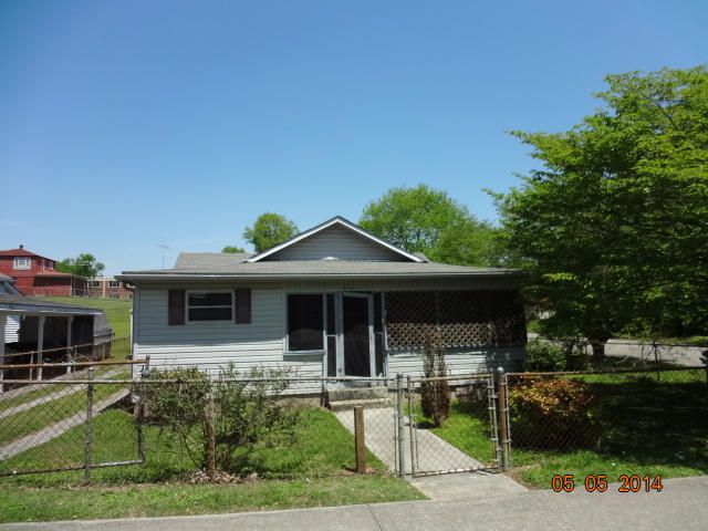 901 Sewanee St, Harriman, TN 37748