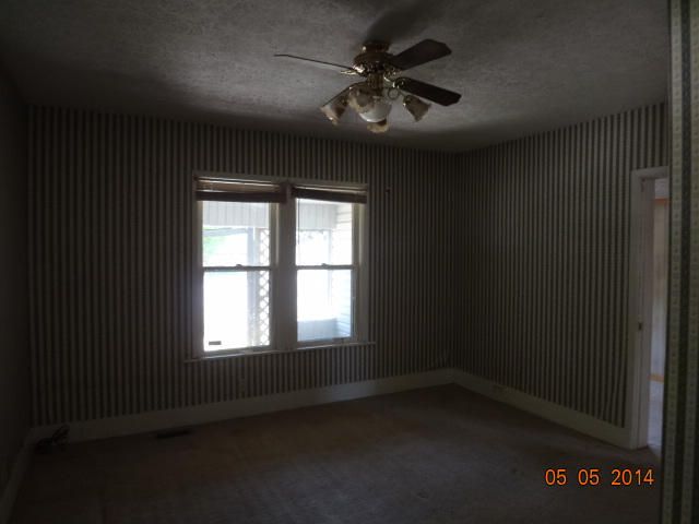 901 Sewanee St, Harriman, TN 37748