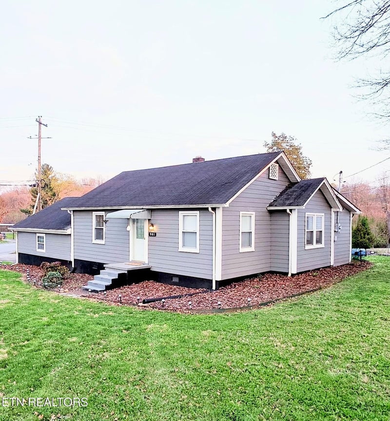 901 Valley Vista Dr, Loudon, TN 37774