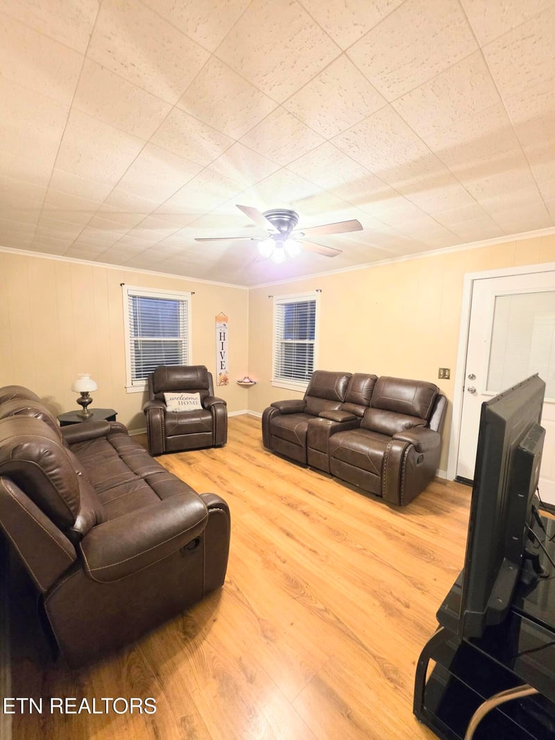 901 Valley Vista Dr, Loudon, TN 37774