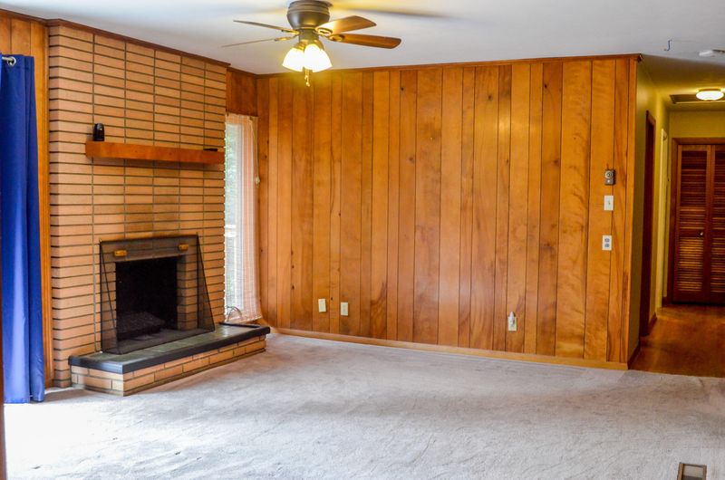 901 W Outer Dr, Oak Ridge, TN 37830