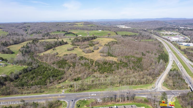9011 Highway 321, Lenoir City, TN 37771