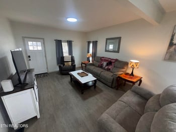 9015 Three Points Rd, Mascot, TN 37806