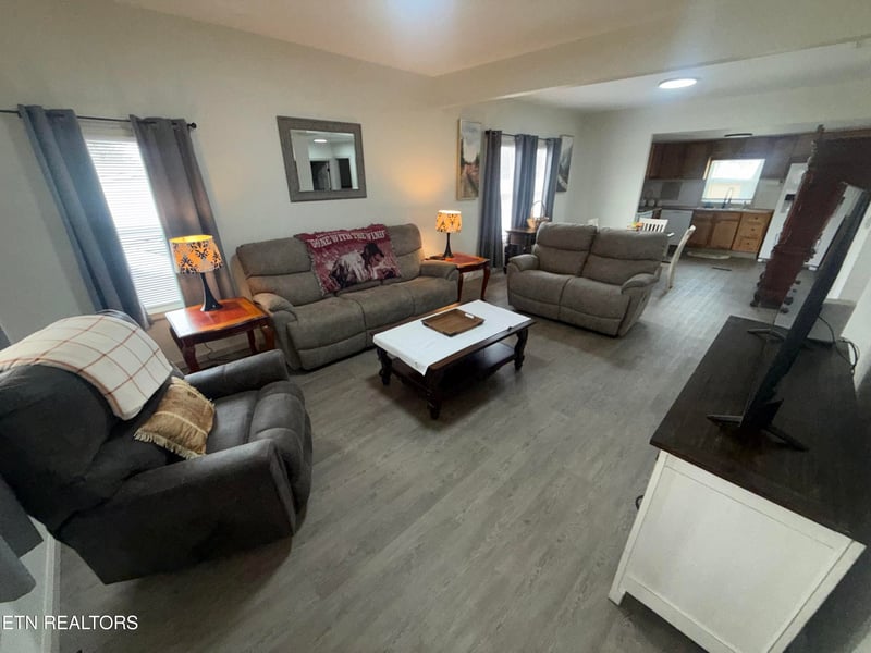 9015 Three Points Rd, Mascot, TN 37806