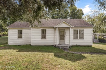 9016 Three Points Rd, Mascot, TN 37806