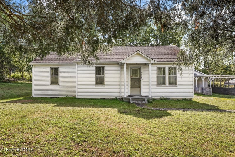 9016 Three Points Rd, Mascot, TN 37806