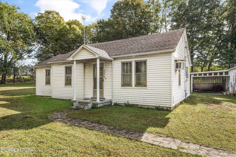 9016 Three Points Rd, Mascot, TN 37806