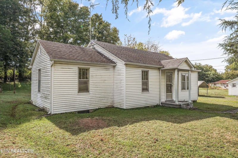 9016 Three Points Rd, Mascot, TN 37806