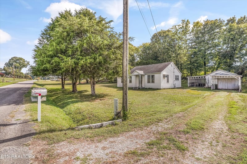 9016 Three Points Rd, Mascot, TN 37806