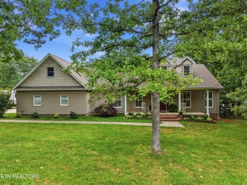 9019 Cherokee Tr, Crossville, TN 38572