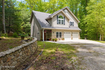 902 Cowpens Dr, Monterey, TN 38574