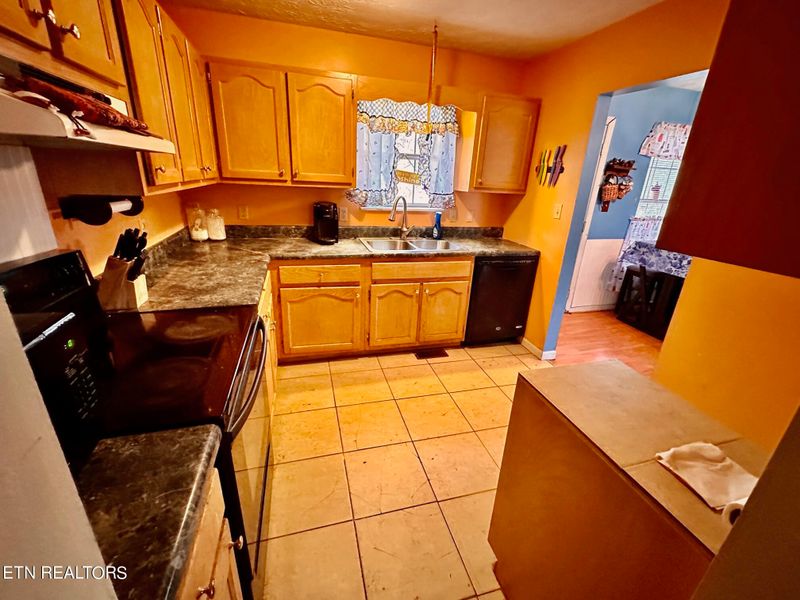 902 Cypress Ln, Sevierville, TN 37876