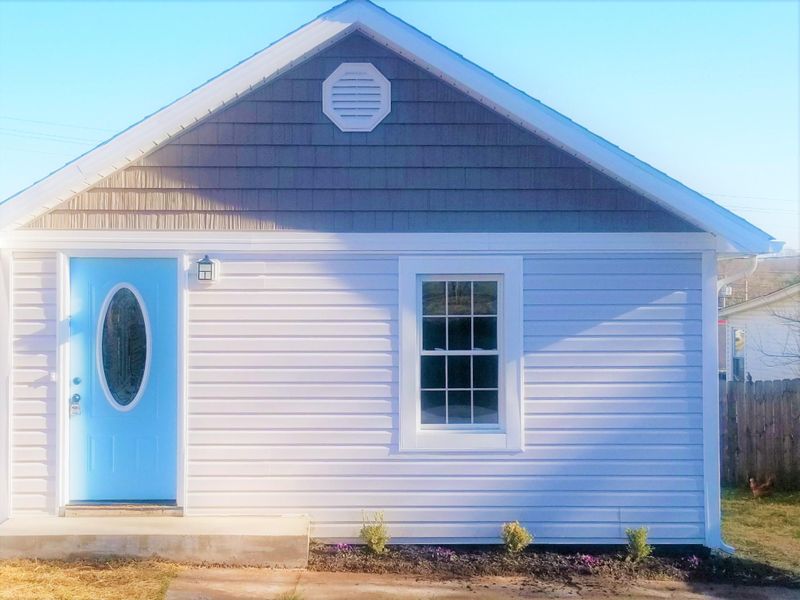 902 E 1st Ave, Lenoir City, TN 37771