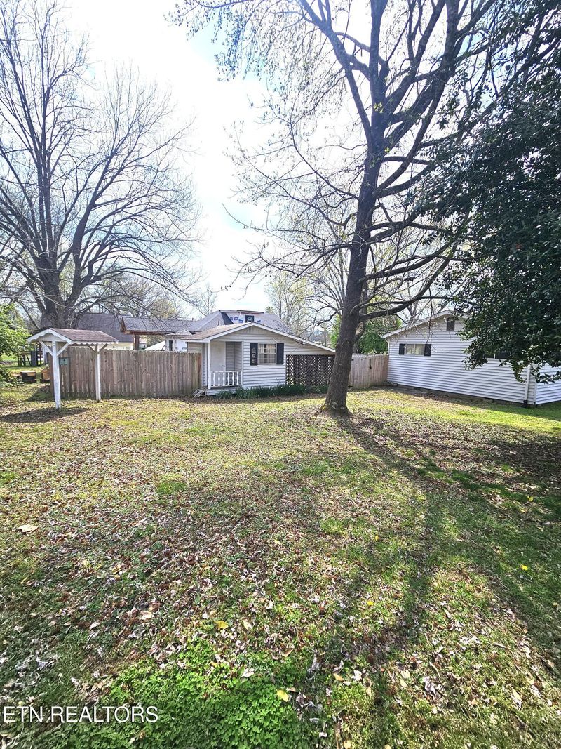 902 Grandview Dr, Maryville, TN 37803