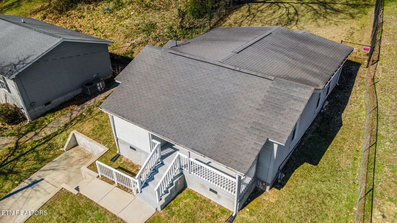 902 Mcadoo St, Clinton, TN 37716