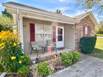 902 Middlebrook Ct, Sevierville, TN 37862