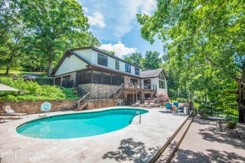 902 Twin Cove Cir, Lenoir City, TN 37772