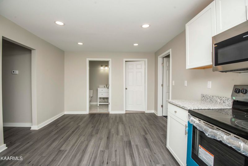 903 Maple St, Lenoir City, TN 37771