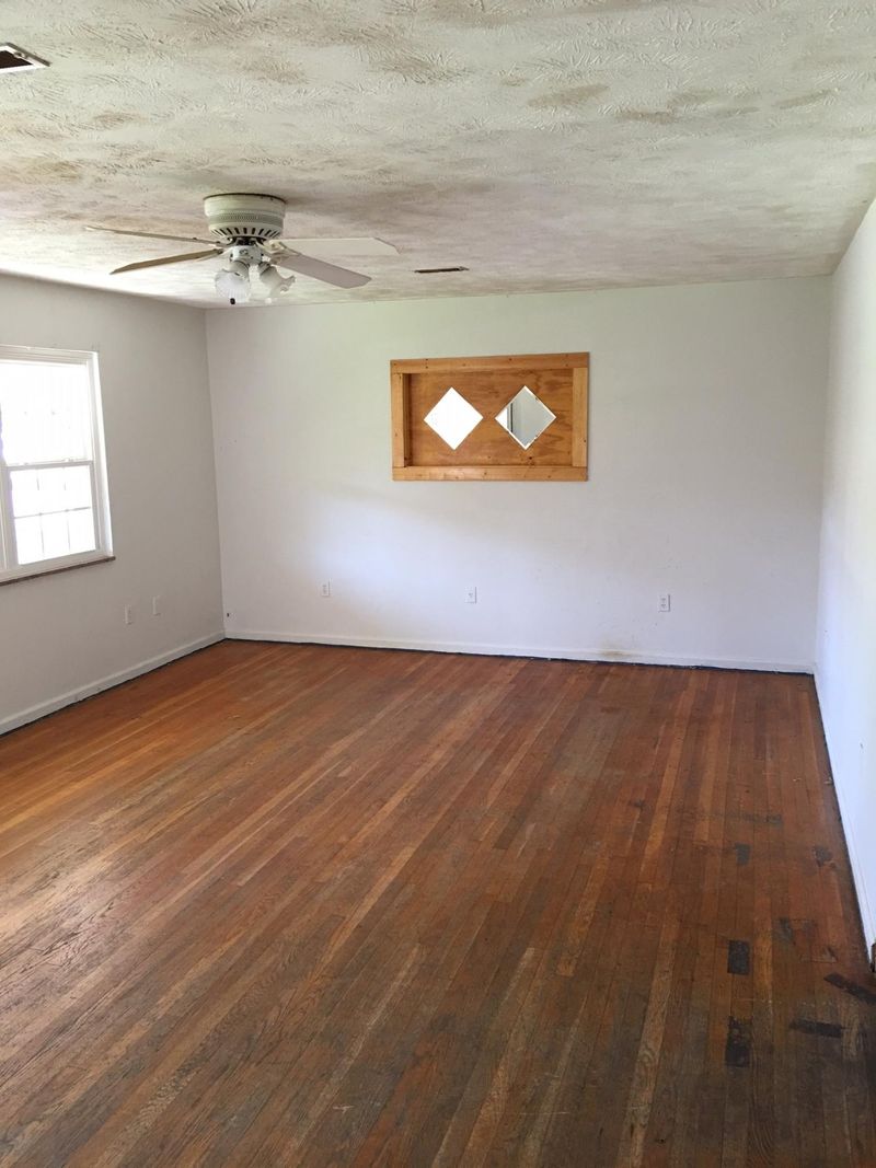 903 Mountain View St, Pigeon Forge, TN 37863
